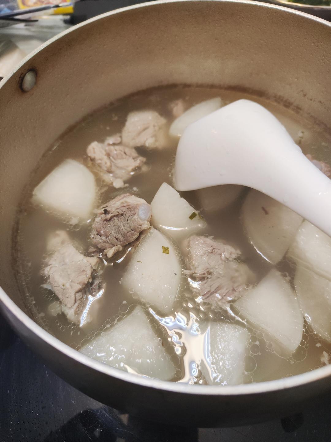 滋阴润肺—萝卜排骨汤