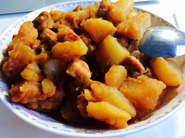 土豆炖鸡块