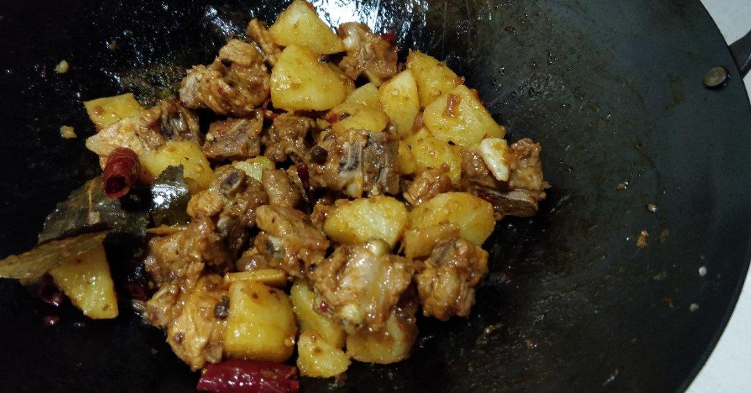 土豆炖排骨