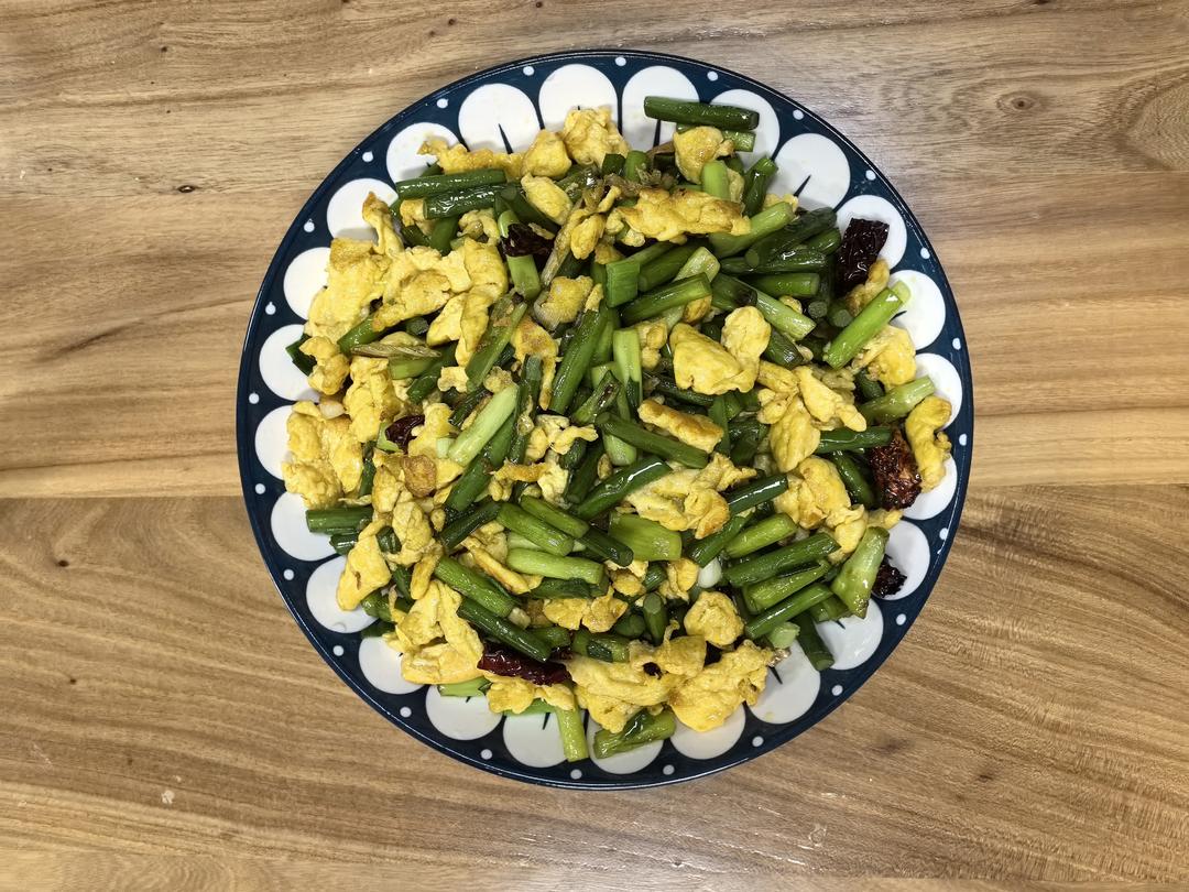 两分钟做好蒜苔炒鸡蛋
