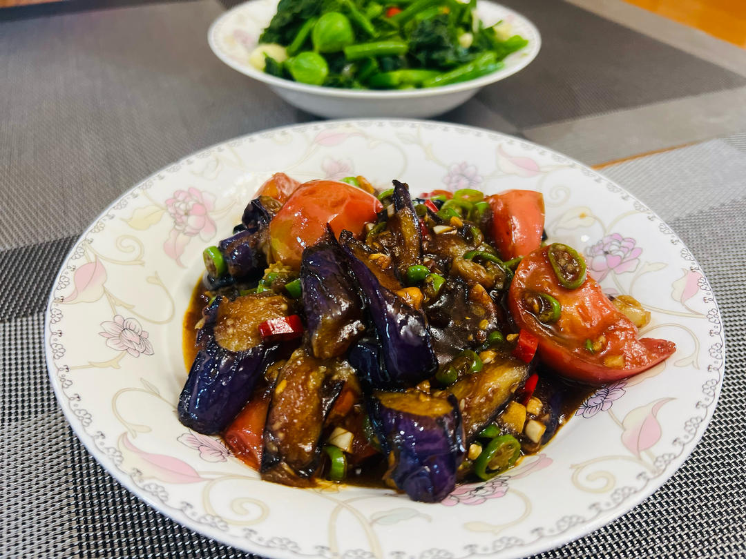 红烧茄子（佐西红柿尖椒）