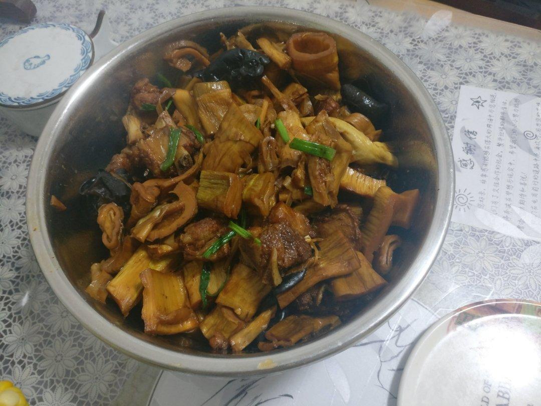 超下饭笋干烧排骨