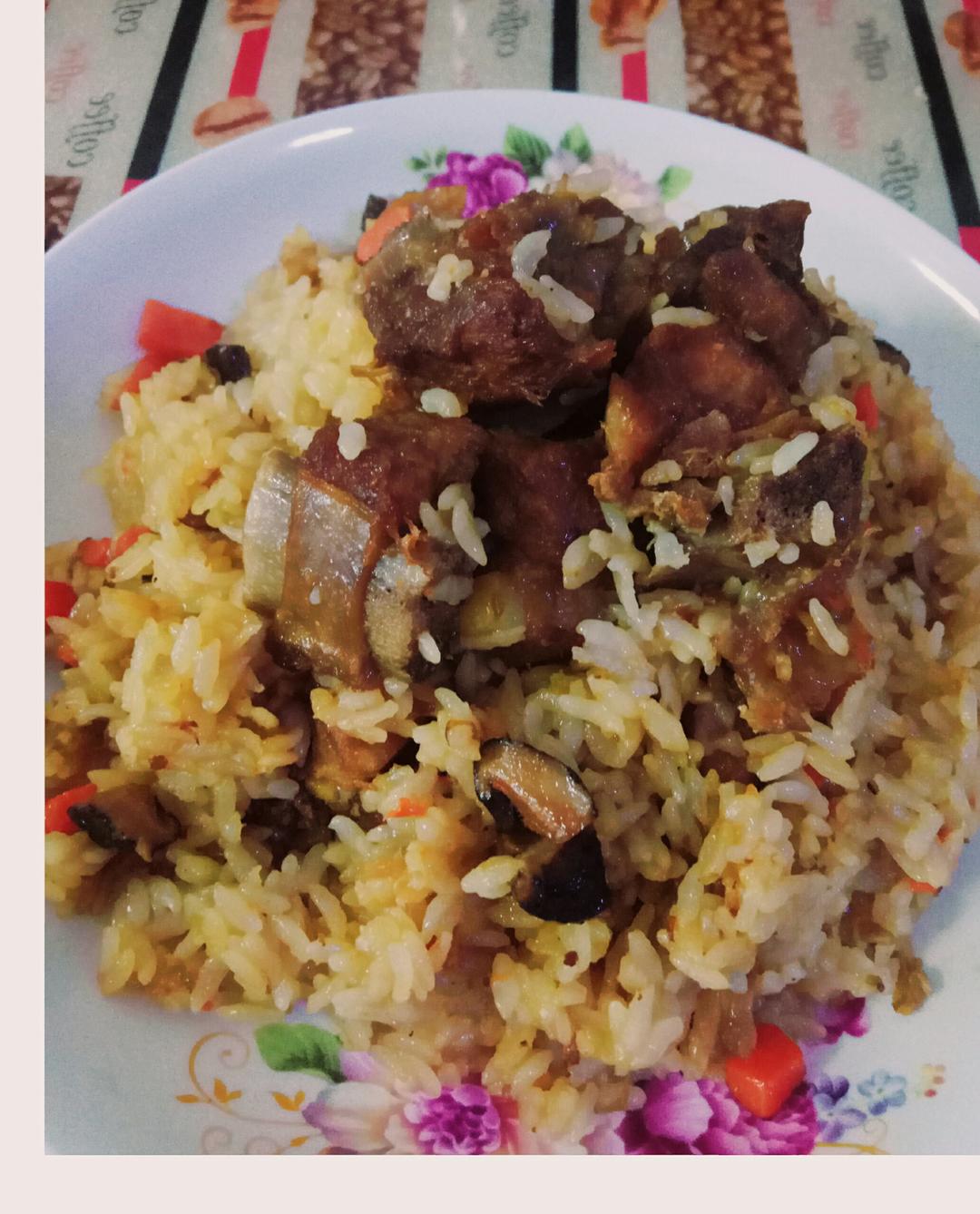 喷香排骨焖饭（爆好吃）