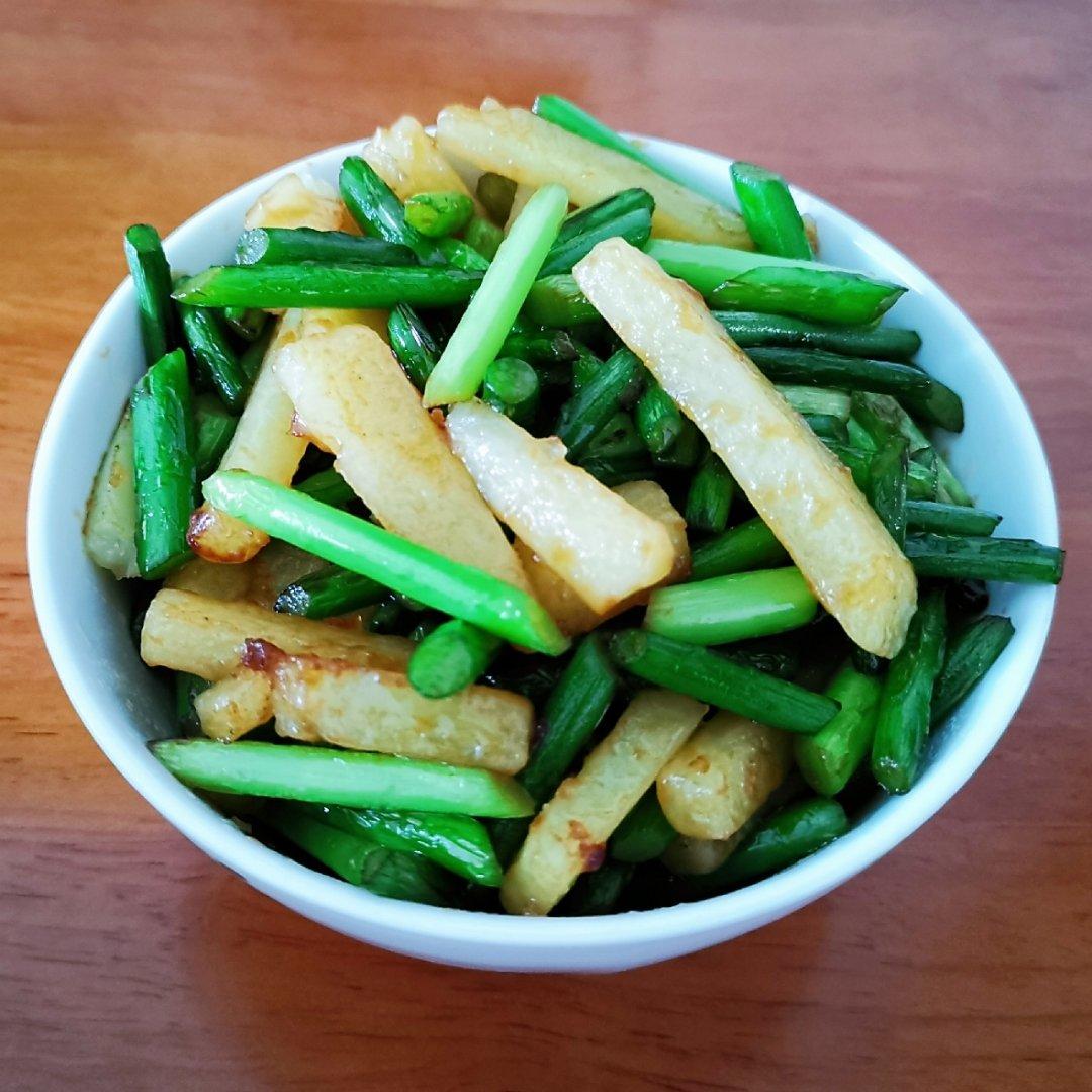 蒜薹炒土豆条