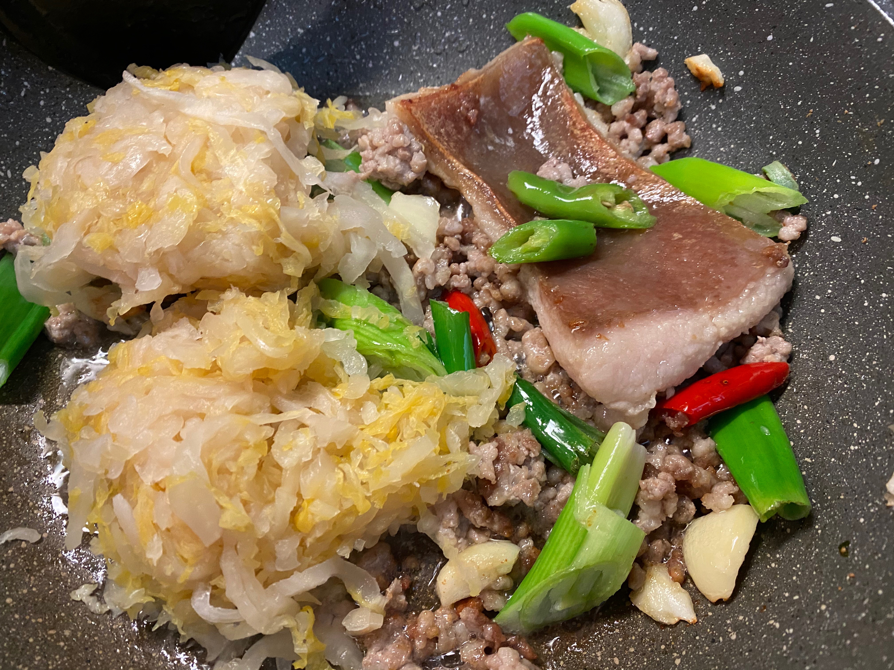 东北酸菜炖白肉
