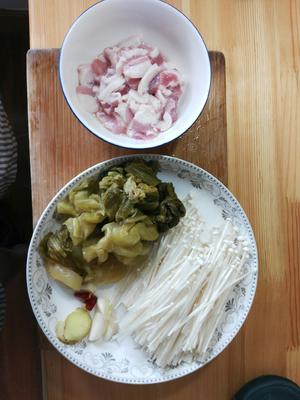 酸菜肉片汤的做法 步骤1