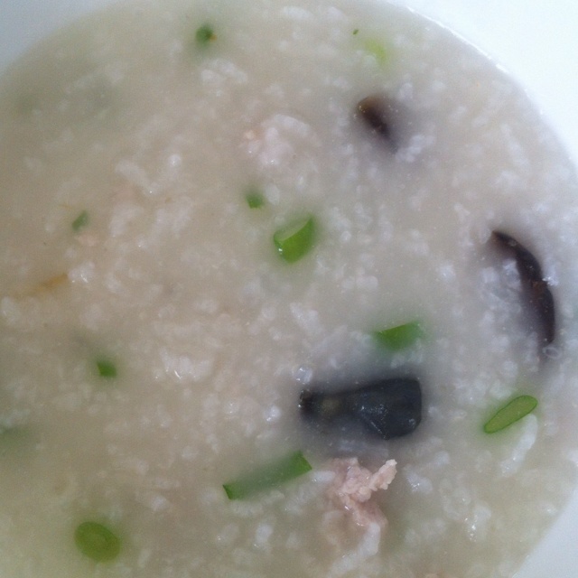 砂锅皮蛋瘦肉粥