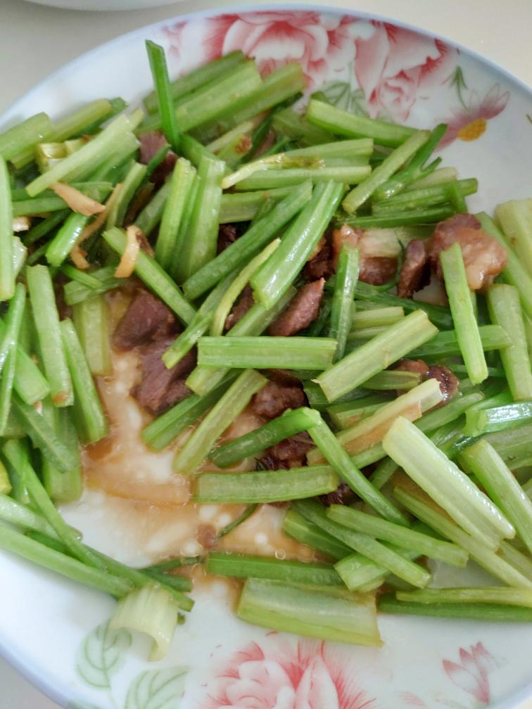 芹菜炒肉的做法