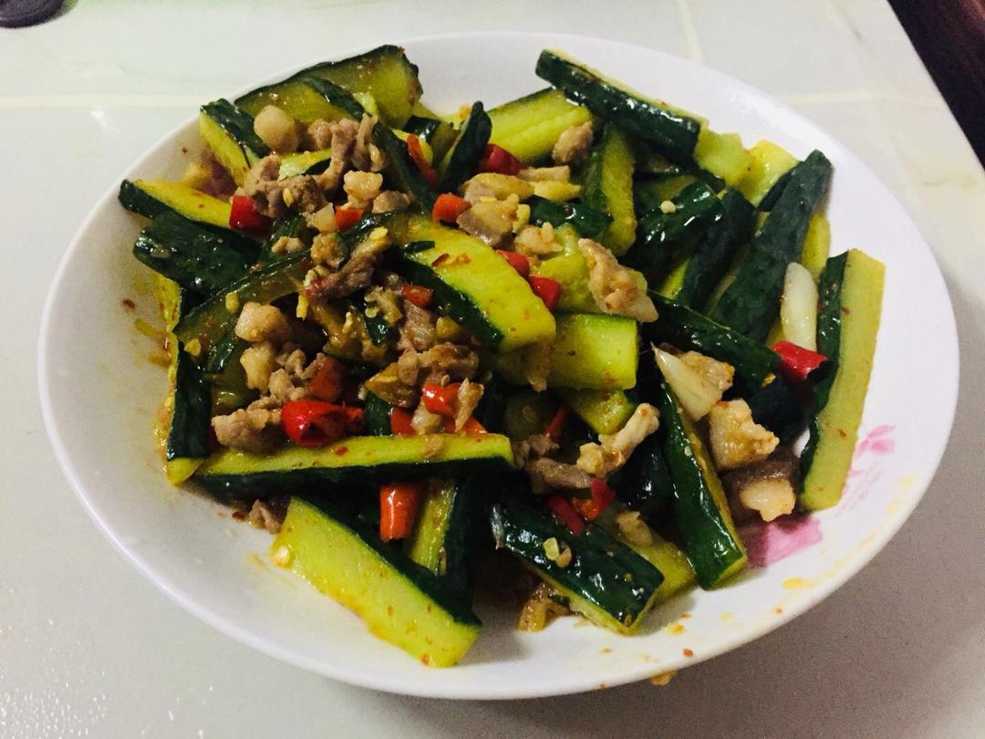黄瓜炒肉片