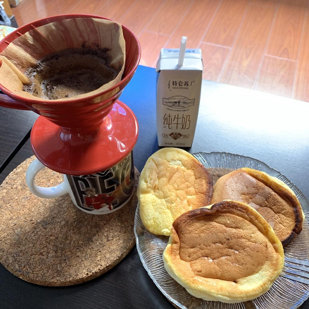 不用烤箱 15分钟无油低糖的舒芙蕾蛋糕松饼 🥞 蓬松绵软