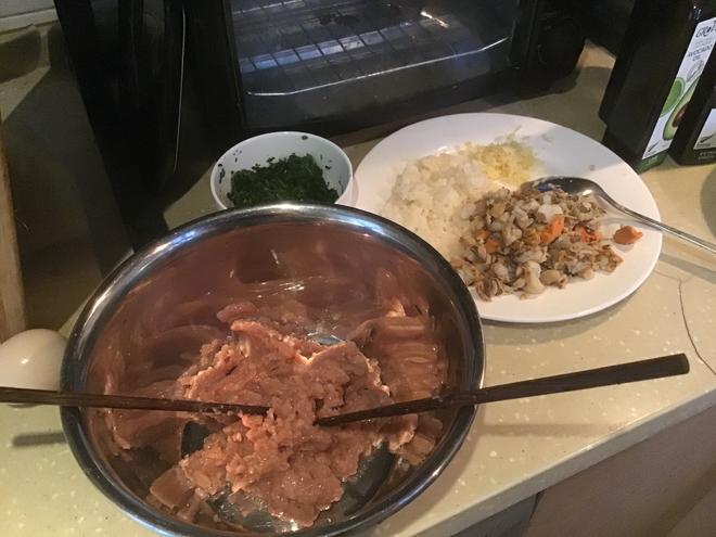 新猪肉扇贝荠菜马蹄水饺的做法