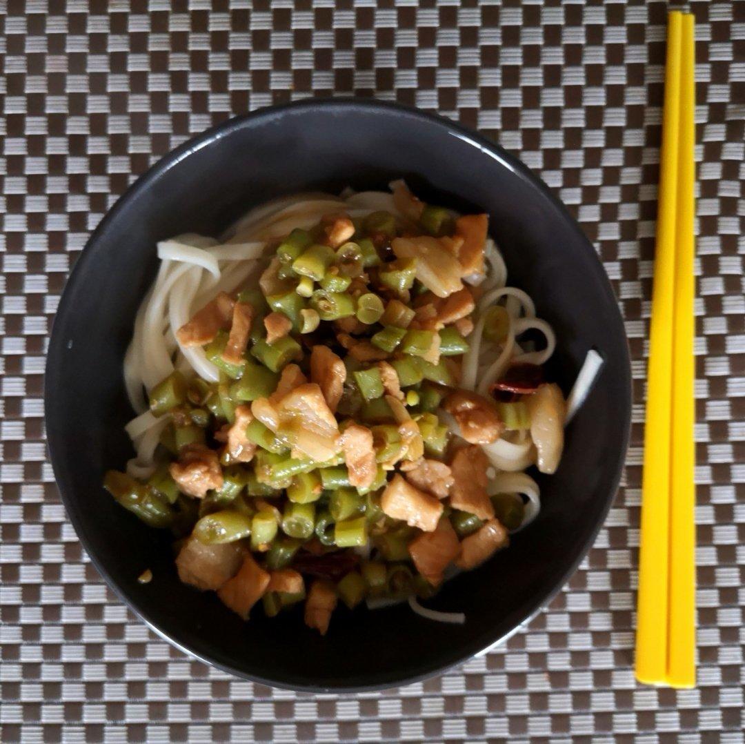 肉末豆角盖浇面