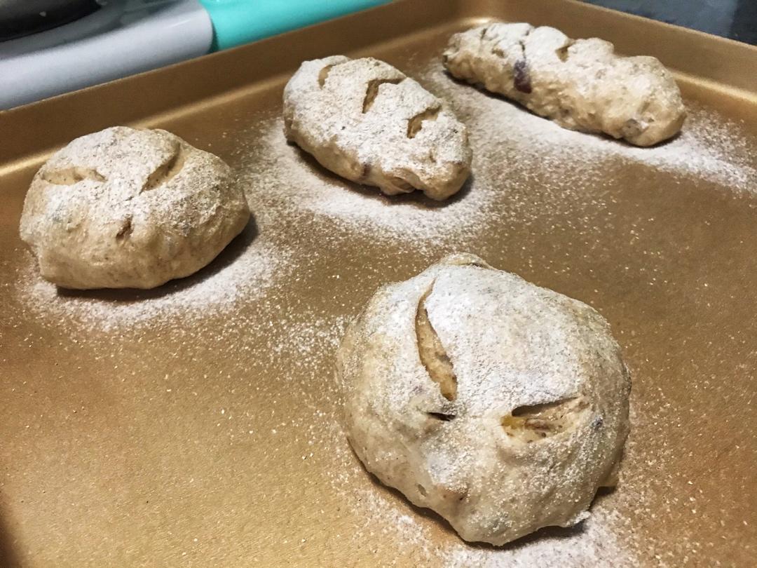 全麦核桃红枣软欧