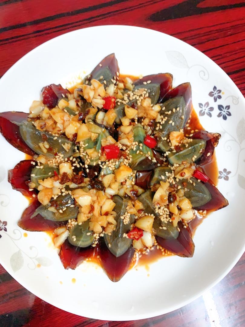 吃过不会忘的凉拌青椒皮蛋