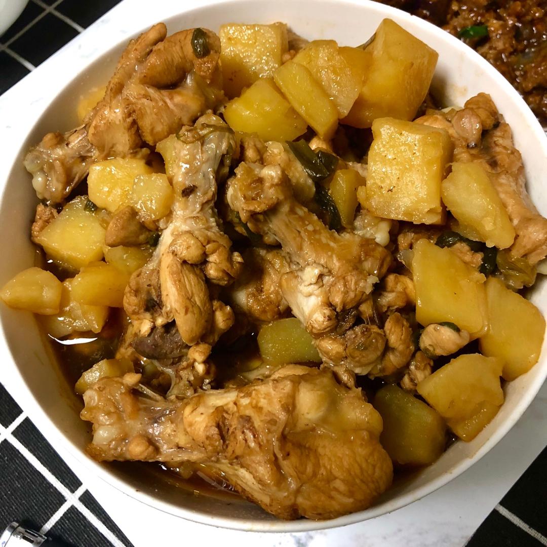 土豆炖翅根