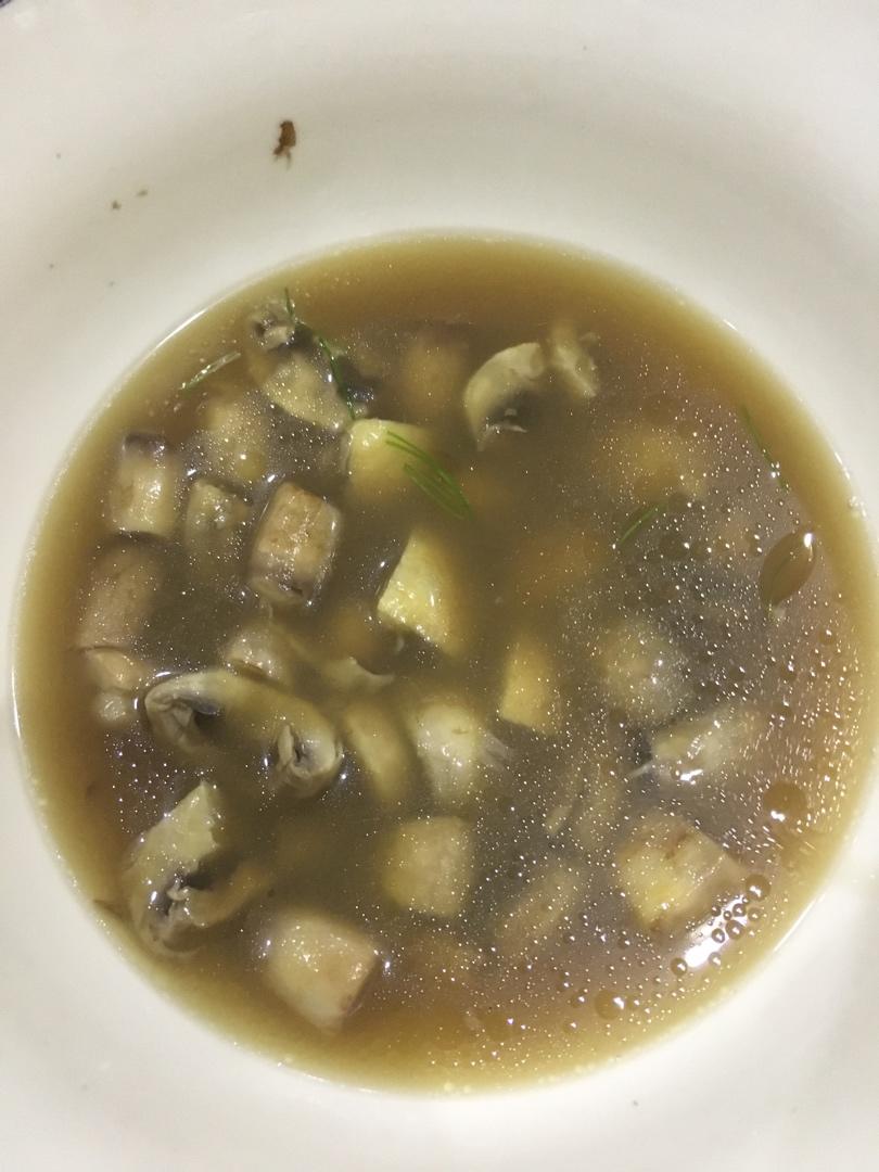 鲜掉眉毛口蘑汤