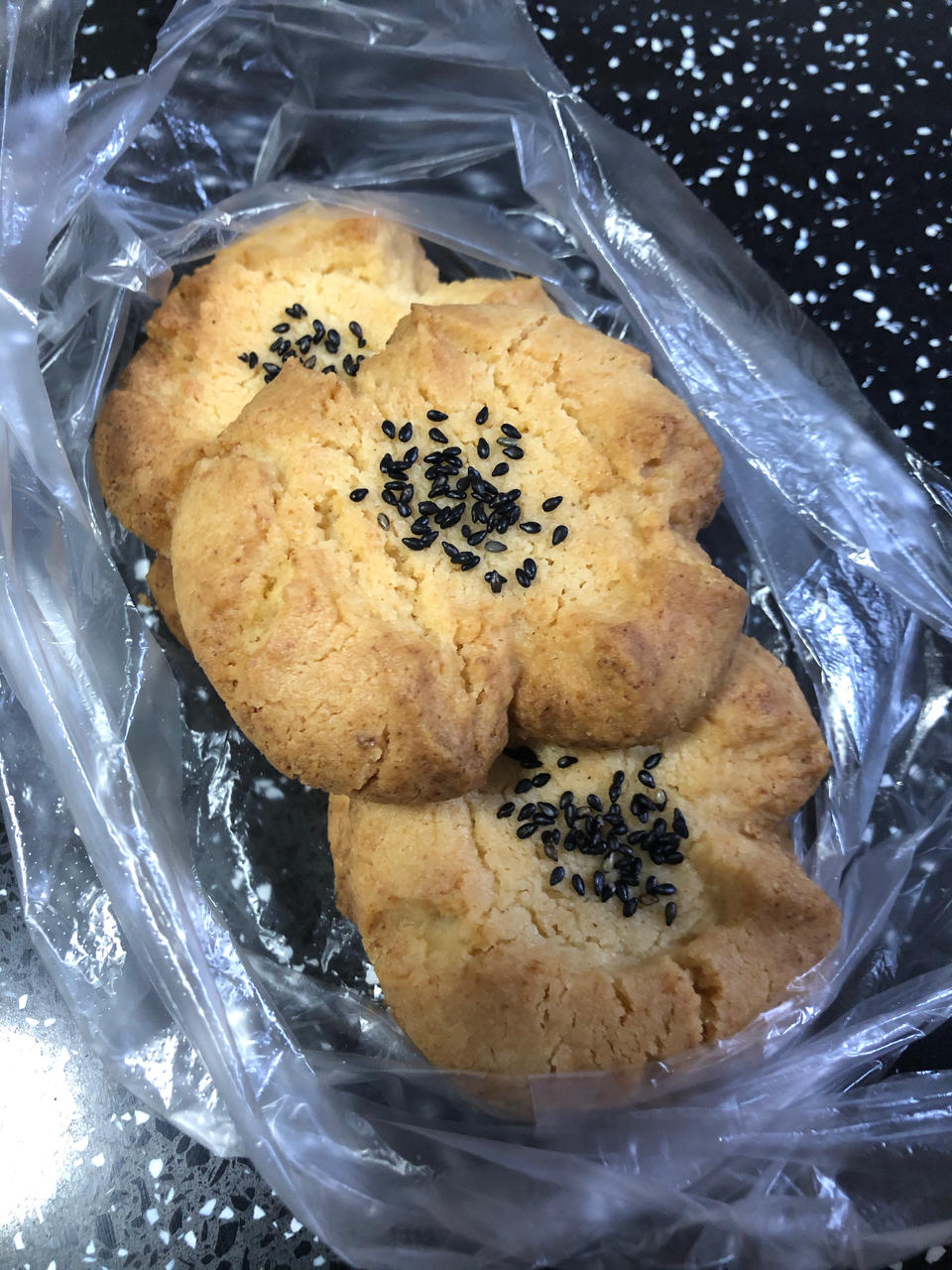 轻轻一按就碎掉的原味桃酥（不输猪油版）