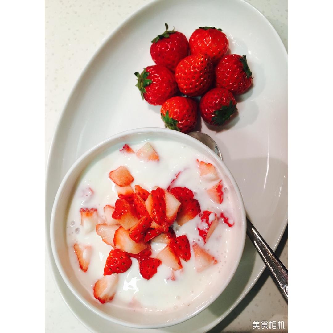 amyvicky嘛嘛做的草莓冻酸奶