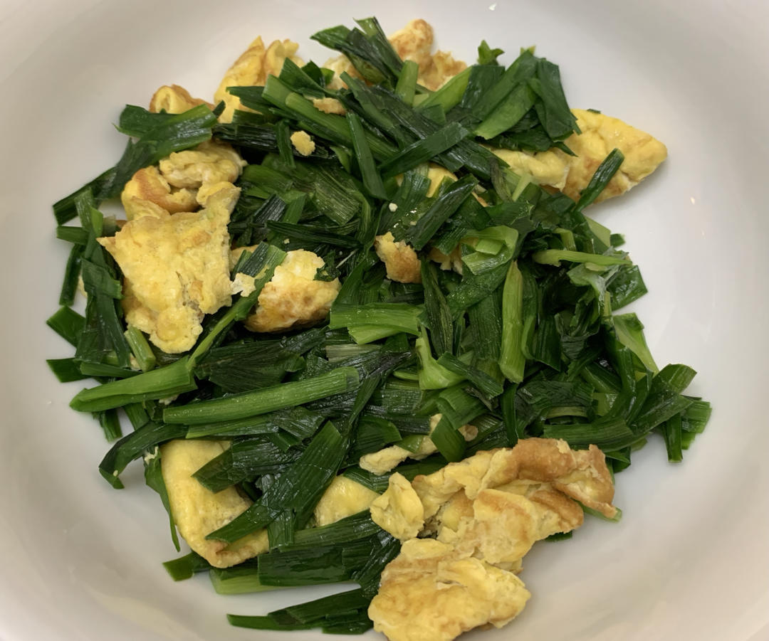 简易版韭菜炒鸡蛋（鸡蛋味道非常鲜嫩）