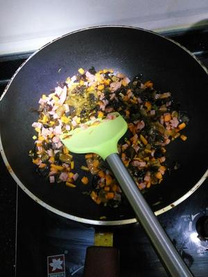 酸菜蛋炒饭的做法 步骤4