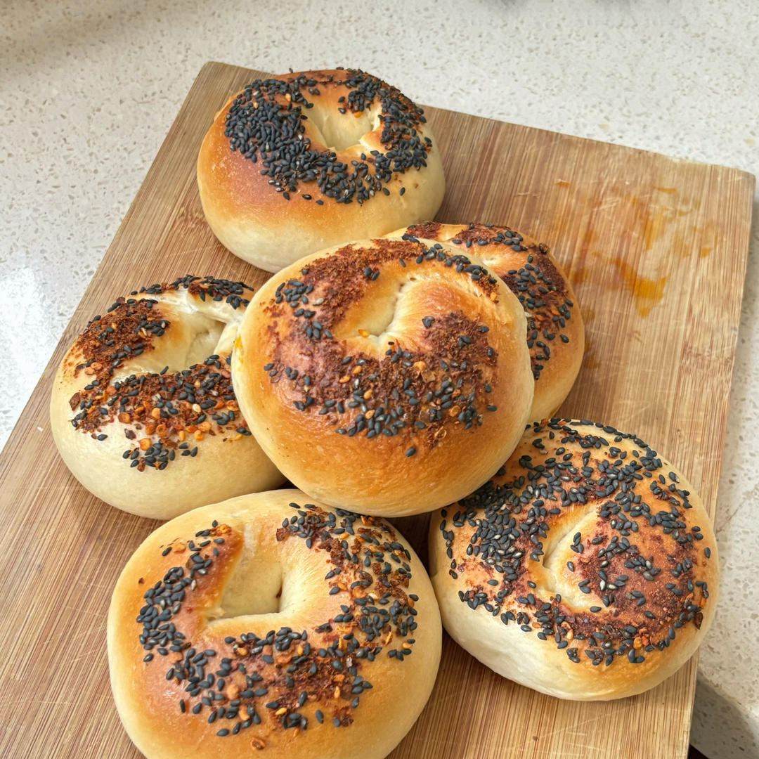 川味腊肠菠菜贝果🍖咸香微辣🥯口感丰富