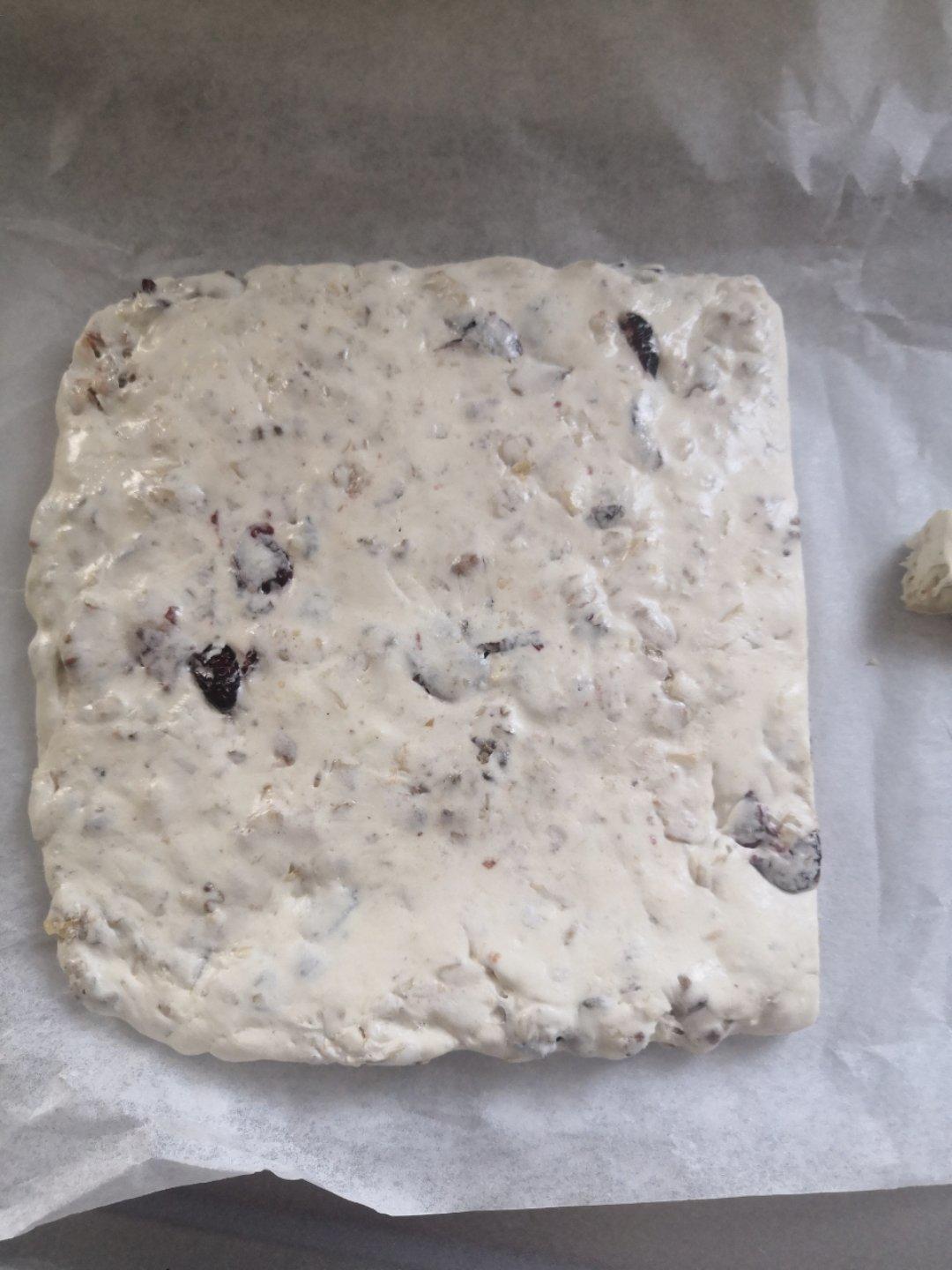 简易牛轧糖，只用蔓越莓干，配方屡试不爽，切块整齐