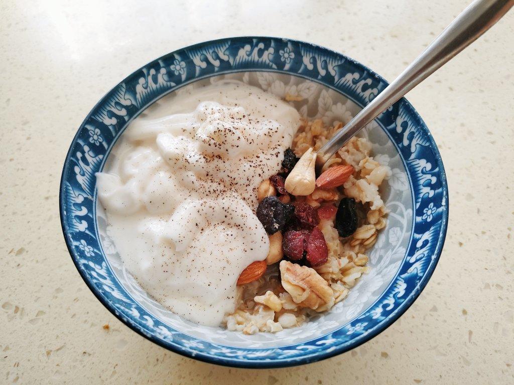 5分钟酸奶燕麦粥