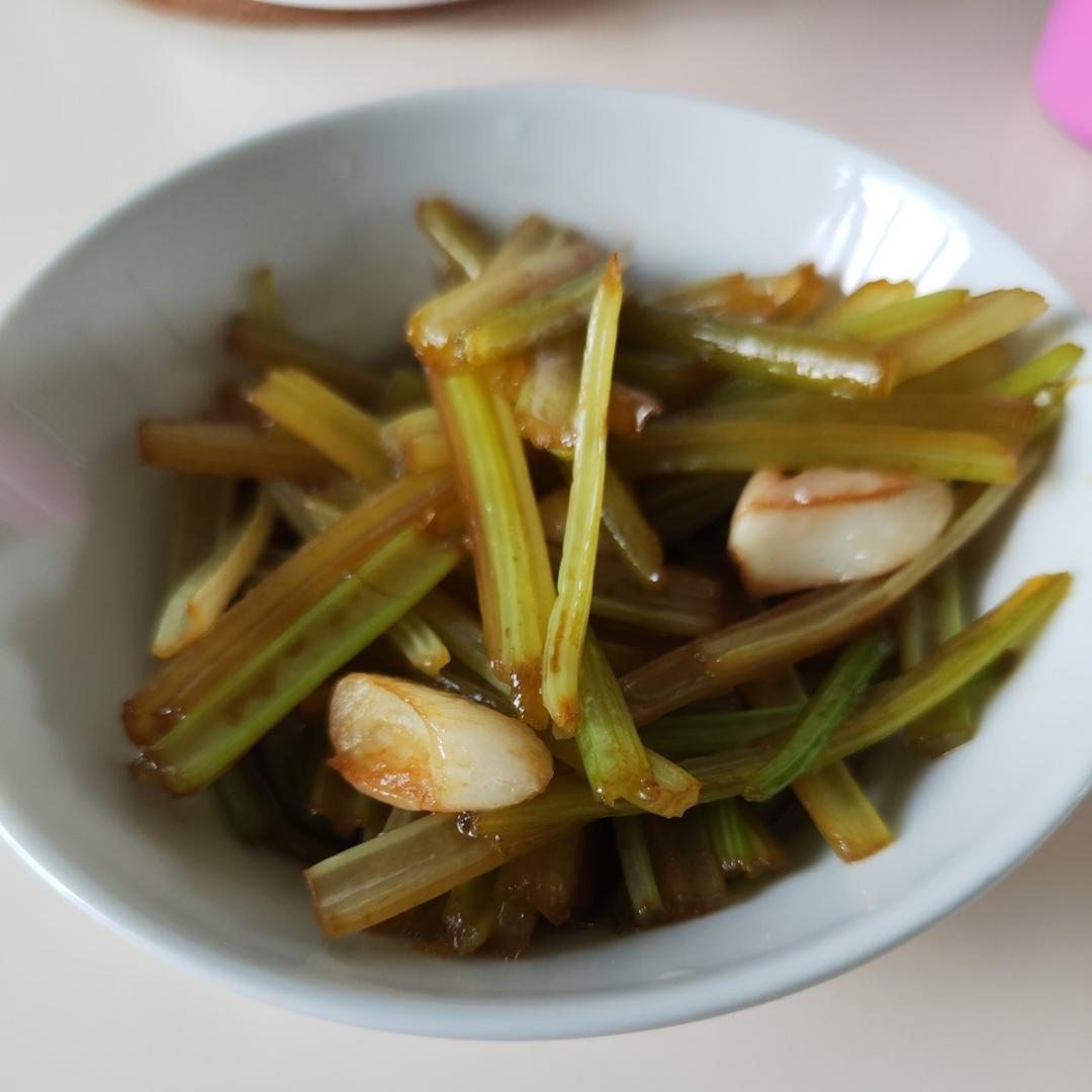 素炒芹菜
