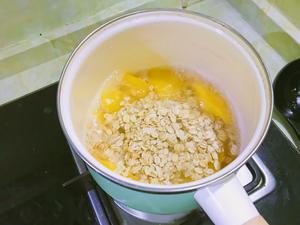 丝滑黄桃麦片粥的做法 步骤4