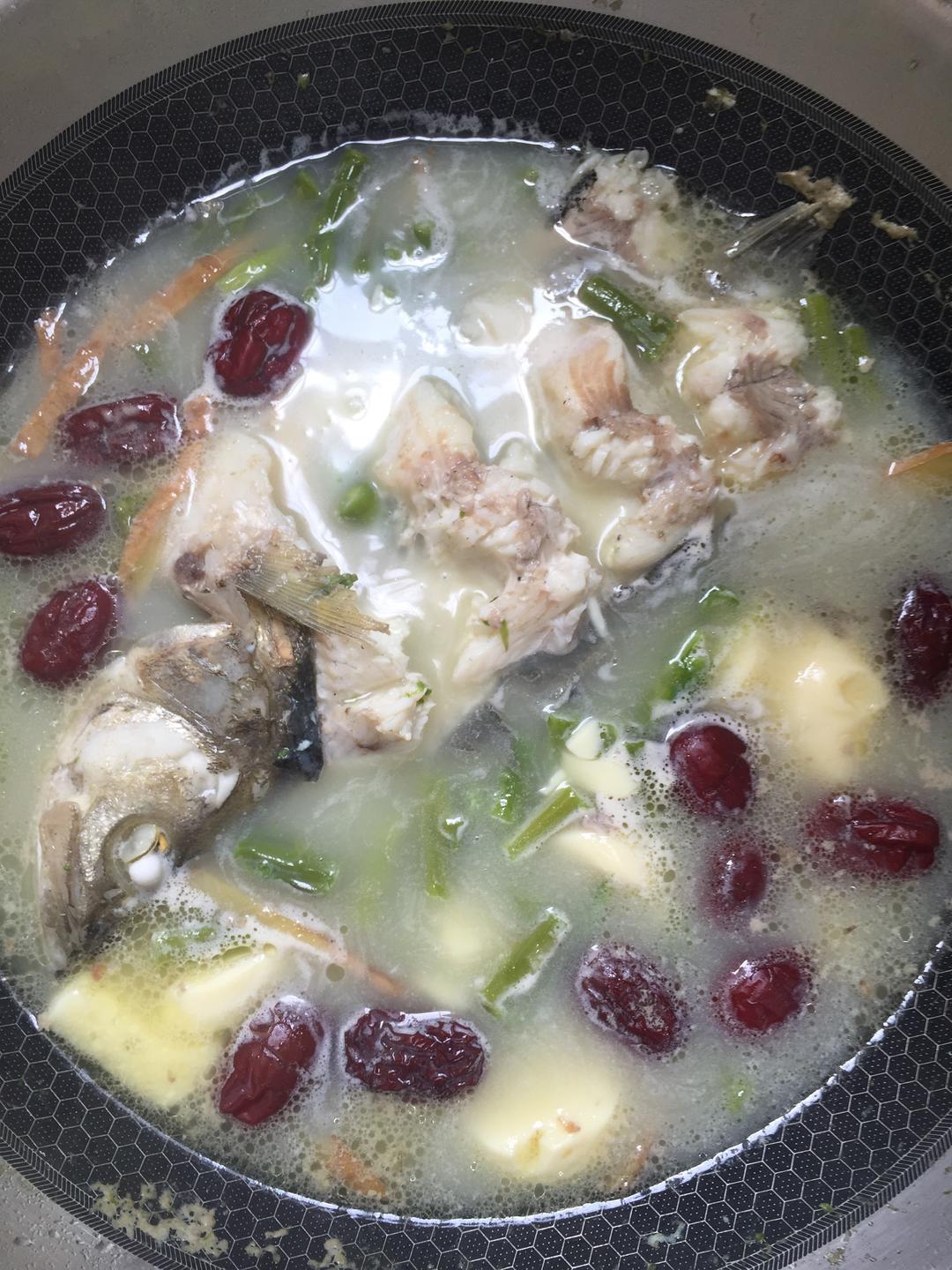 鲈鱼芦笋豆腐汤的做法