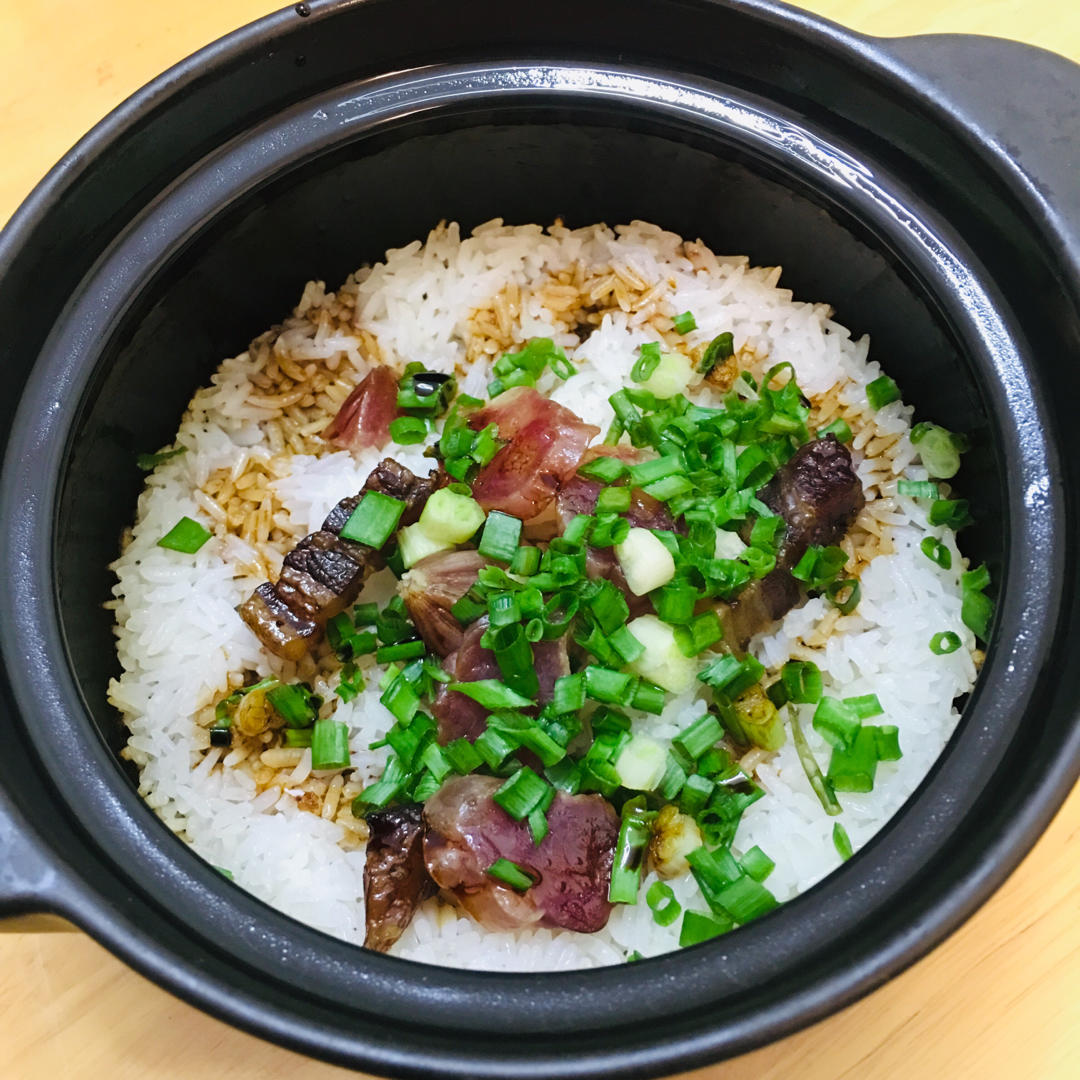 腊味煲仔饭，20分钟饭菜同出