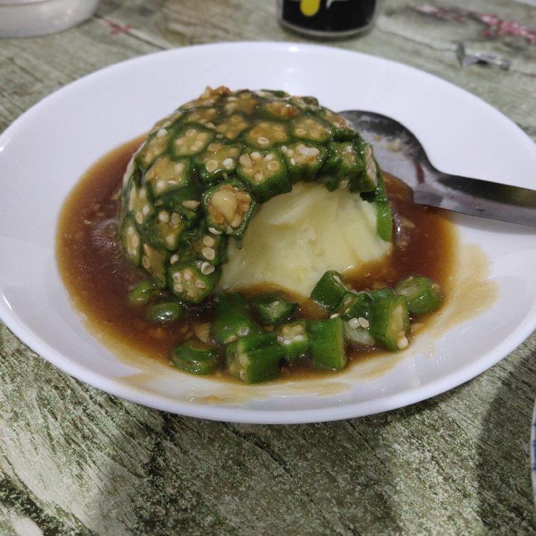 这绝对是秋葵颜值最高的做法，好看又好吃，端上桌最先光盘