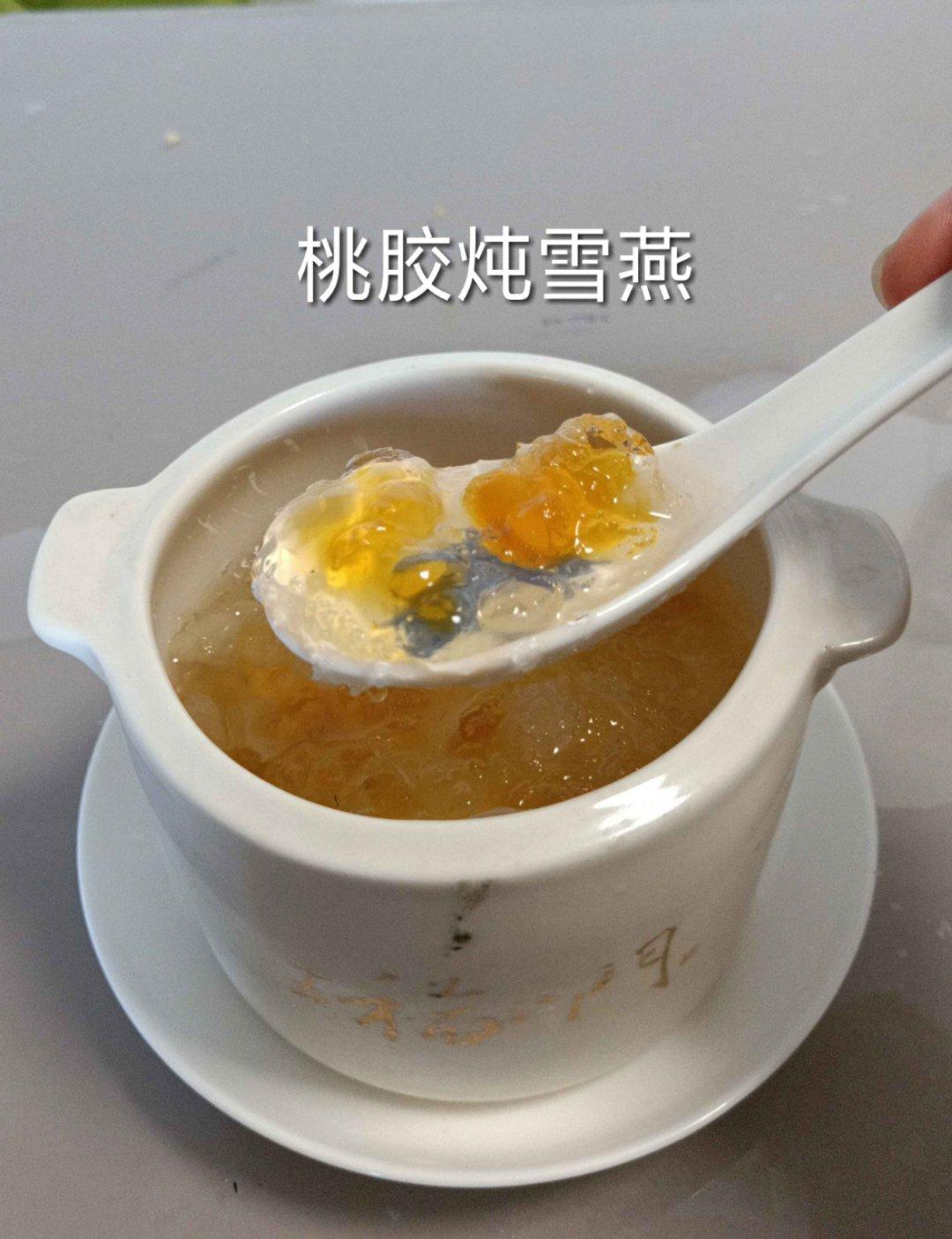 桃胶皂角米炖雪燕   小美