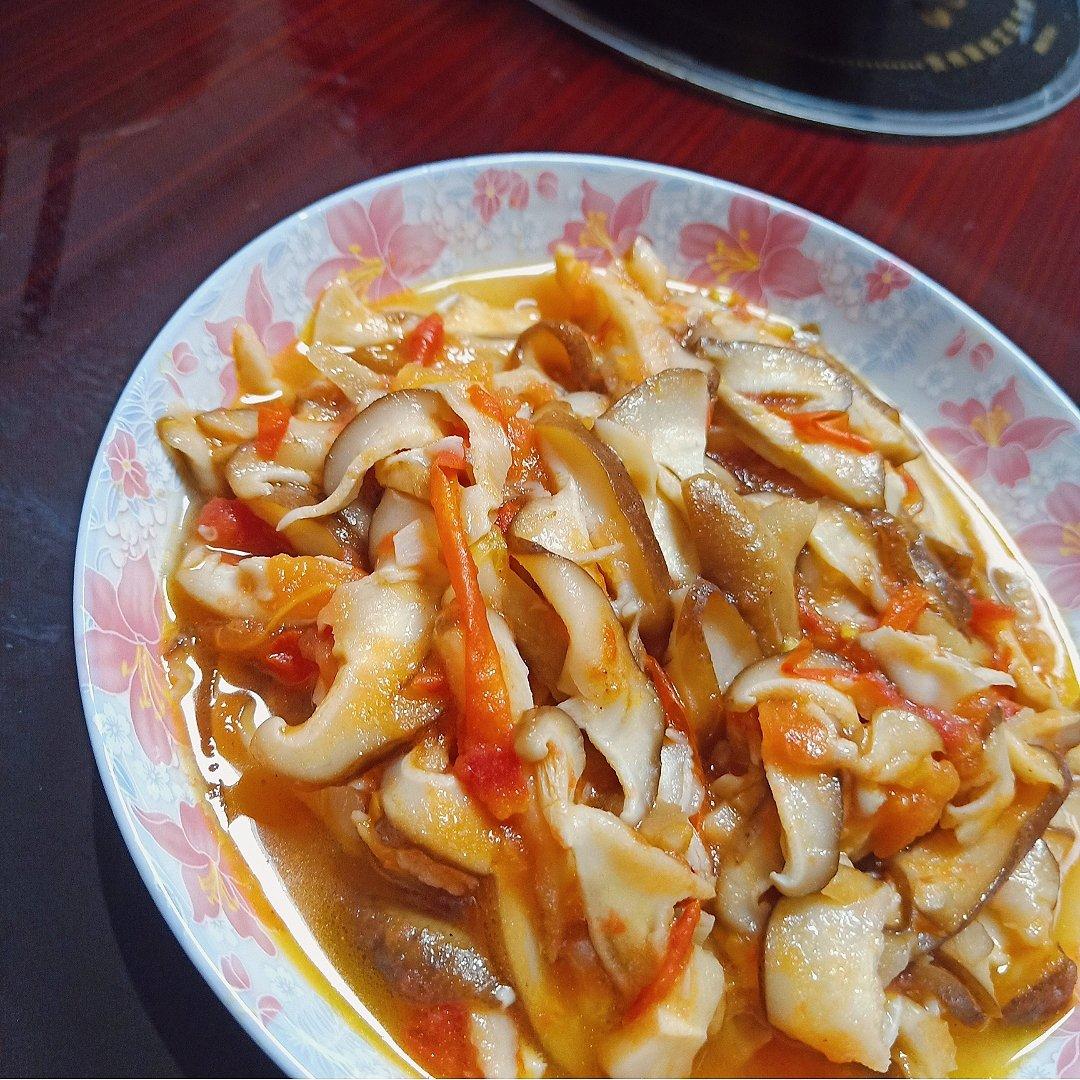 是谁来自山川湖海，却囿于昼夜厨房与爱。