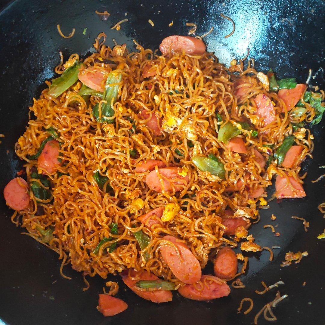 🍜泡面神仙吃法❗️巨销魂的鸡蛋火腿炒泡面