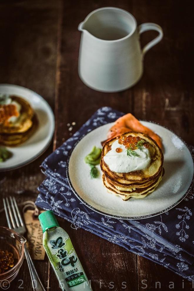 芥末松饼配烟熏三文鱼.Wasabi pancakes with smoked salmon.的做法