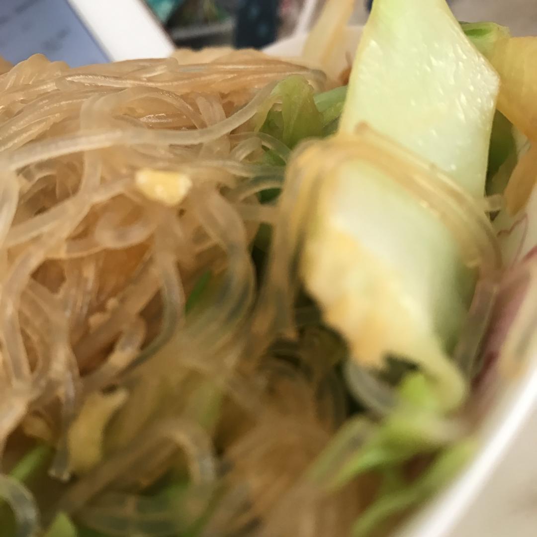 包菜粉丝炒鸡蛋