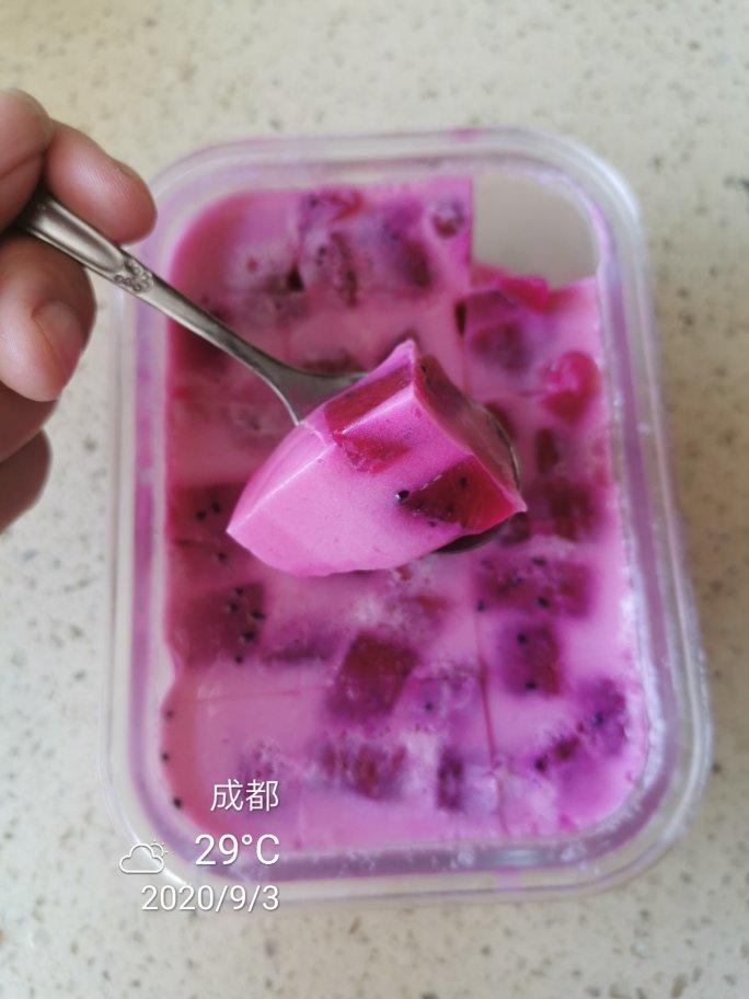 牛奶火龙果布丁
