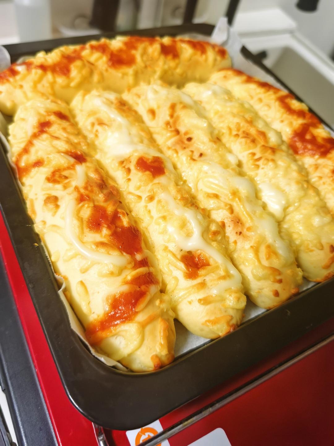 吃不完的马苏里拉，做成这款芝士面包条，口感绝了！