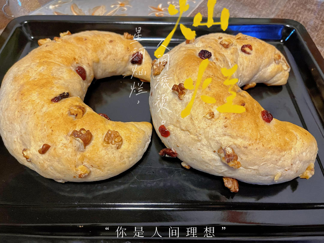 全麦蔓越莓核桃软欧包