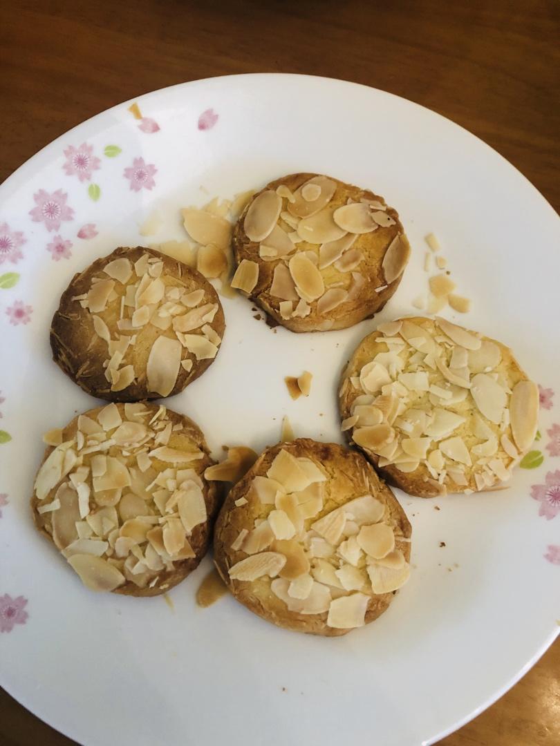 酥的掉渣的杏仁曲奇饼干