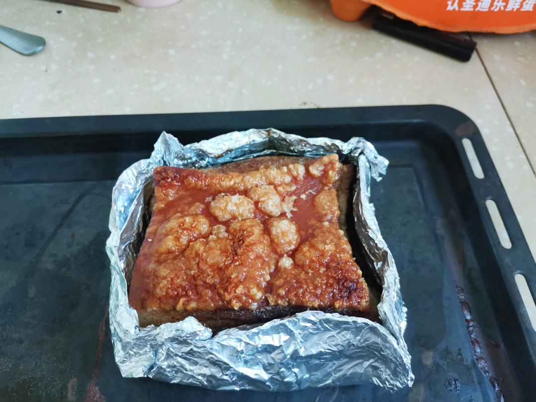 脆皮烧肉，皮酥脆、肉甘香，生烧做法