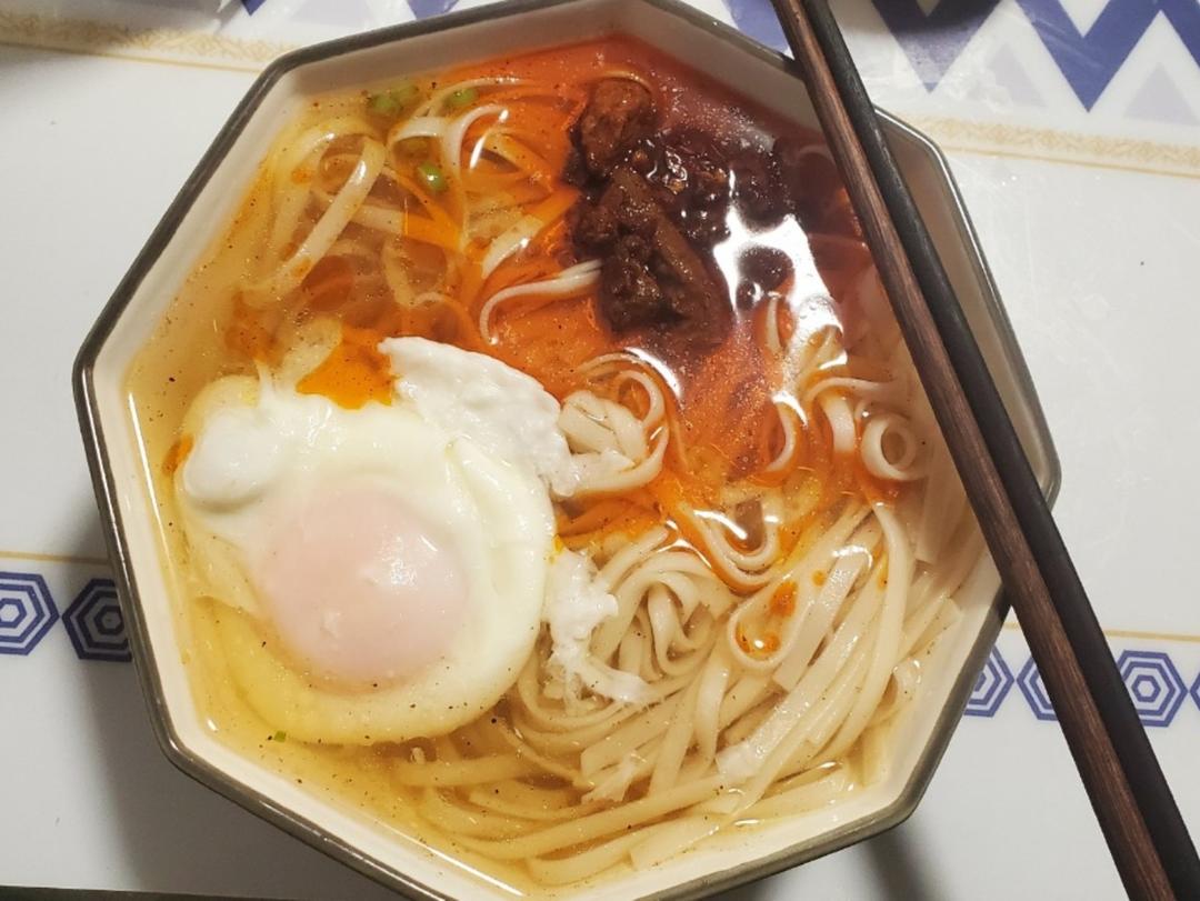 #清汤挂面/阳春面#10分钟快速搞定，连汤底都喝光光～