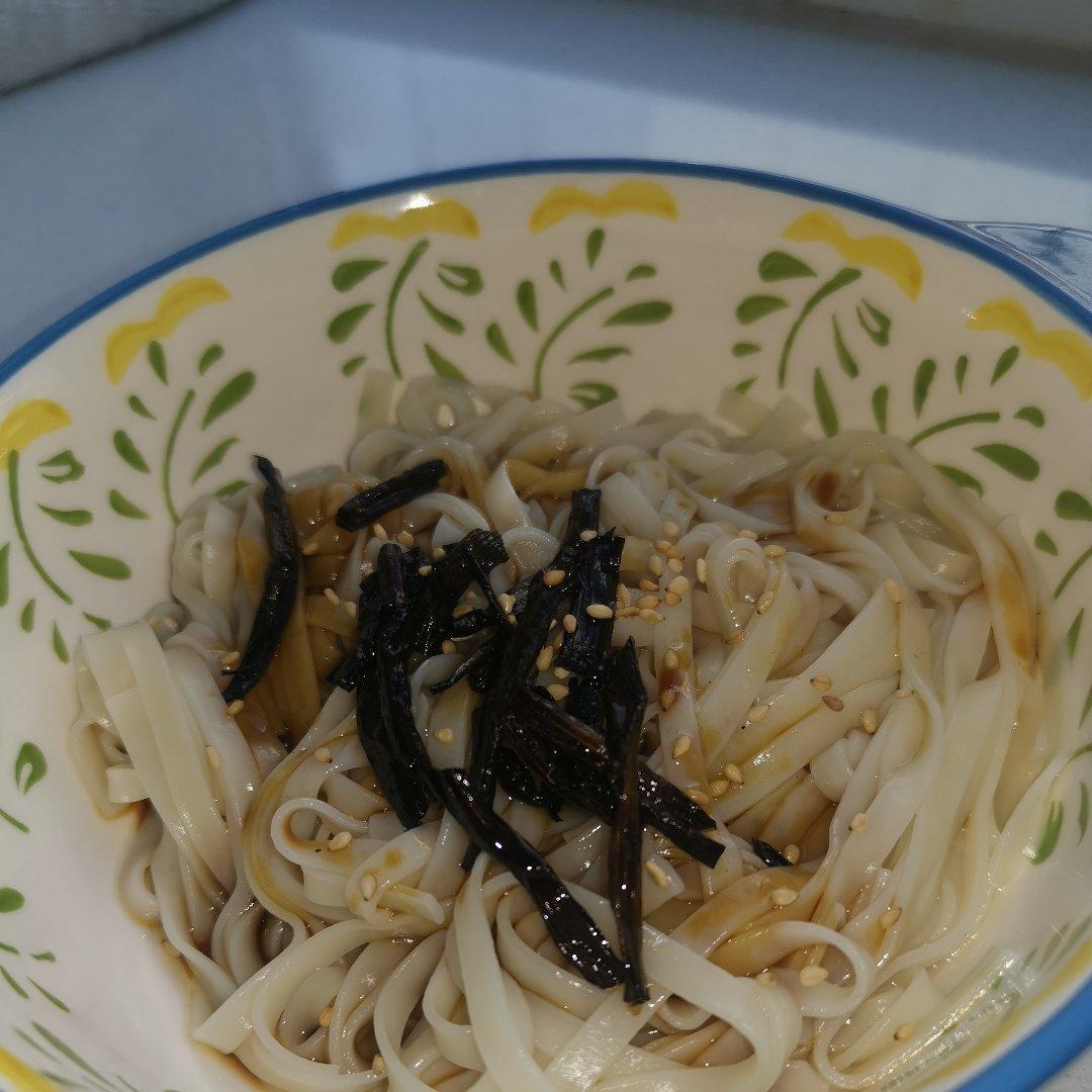 葱油拌面Spring Onion Noodles