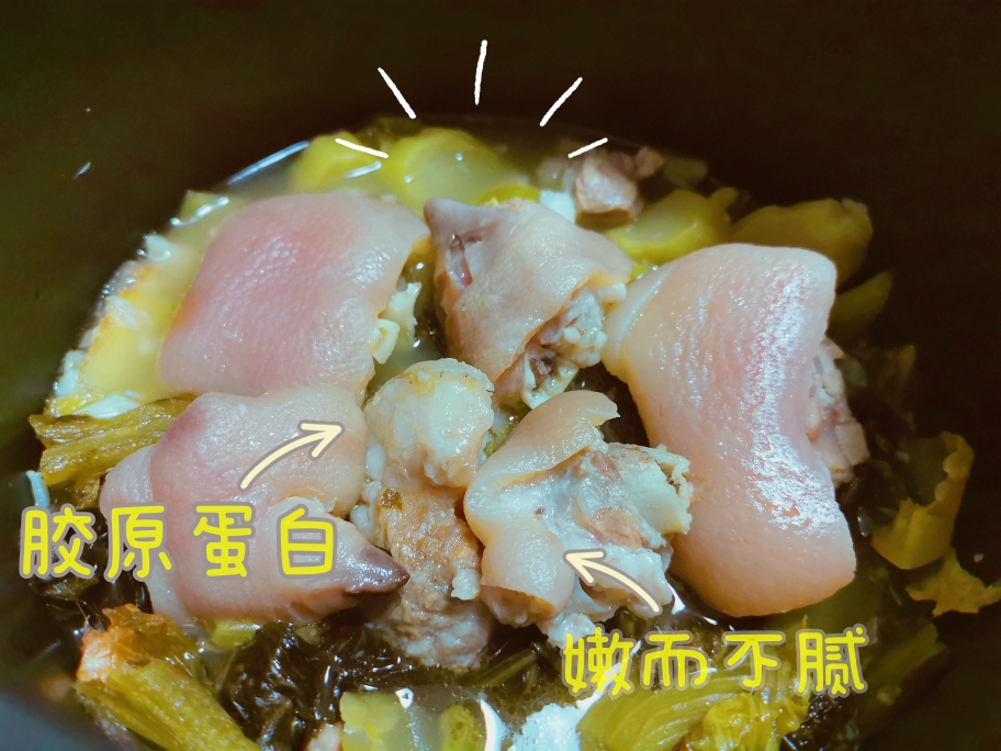 嫩过豆腐的咸菜焖猪脚 快手菜超简单的做法