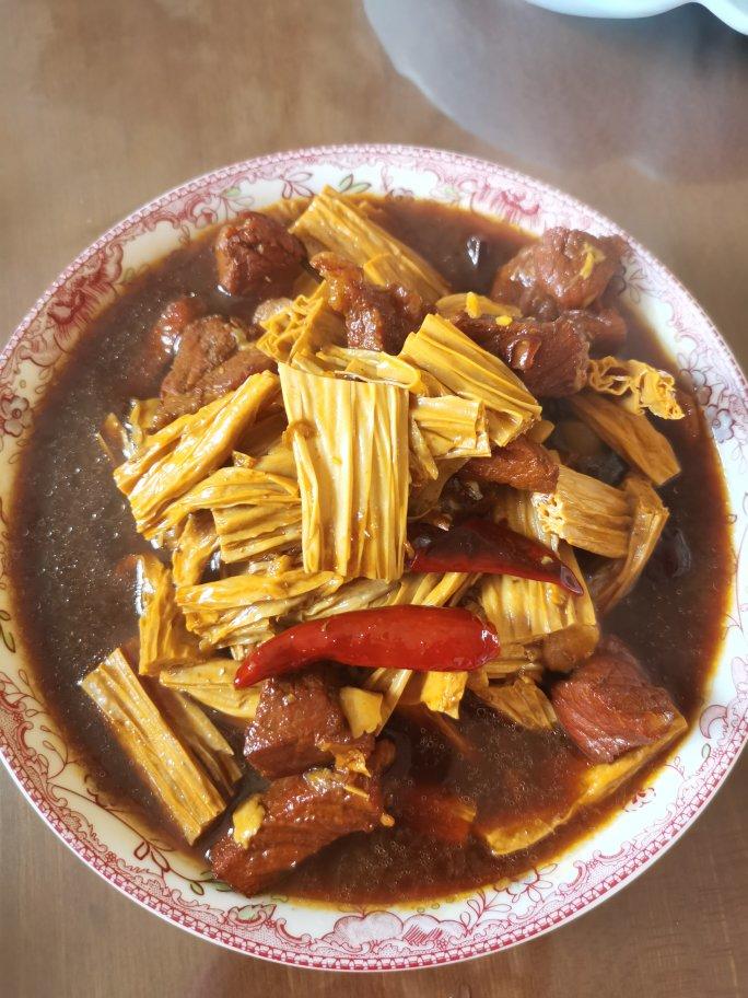 【红烧羊肉煲】这个非常香！加腐竹超好吃😋