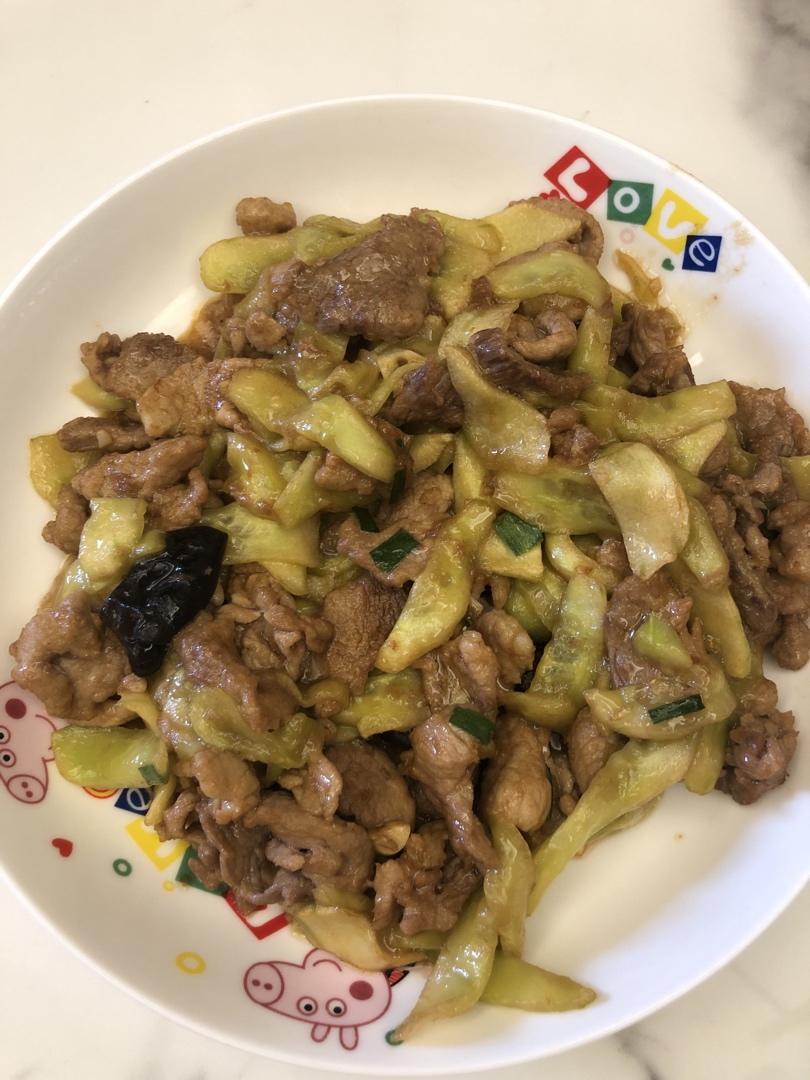 黄瓜炒肉片-口感滑嫩的日常炒菜