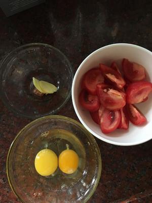 【家常小菜】懒人版蕃茄炒蛋的做法 步骤2