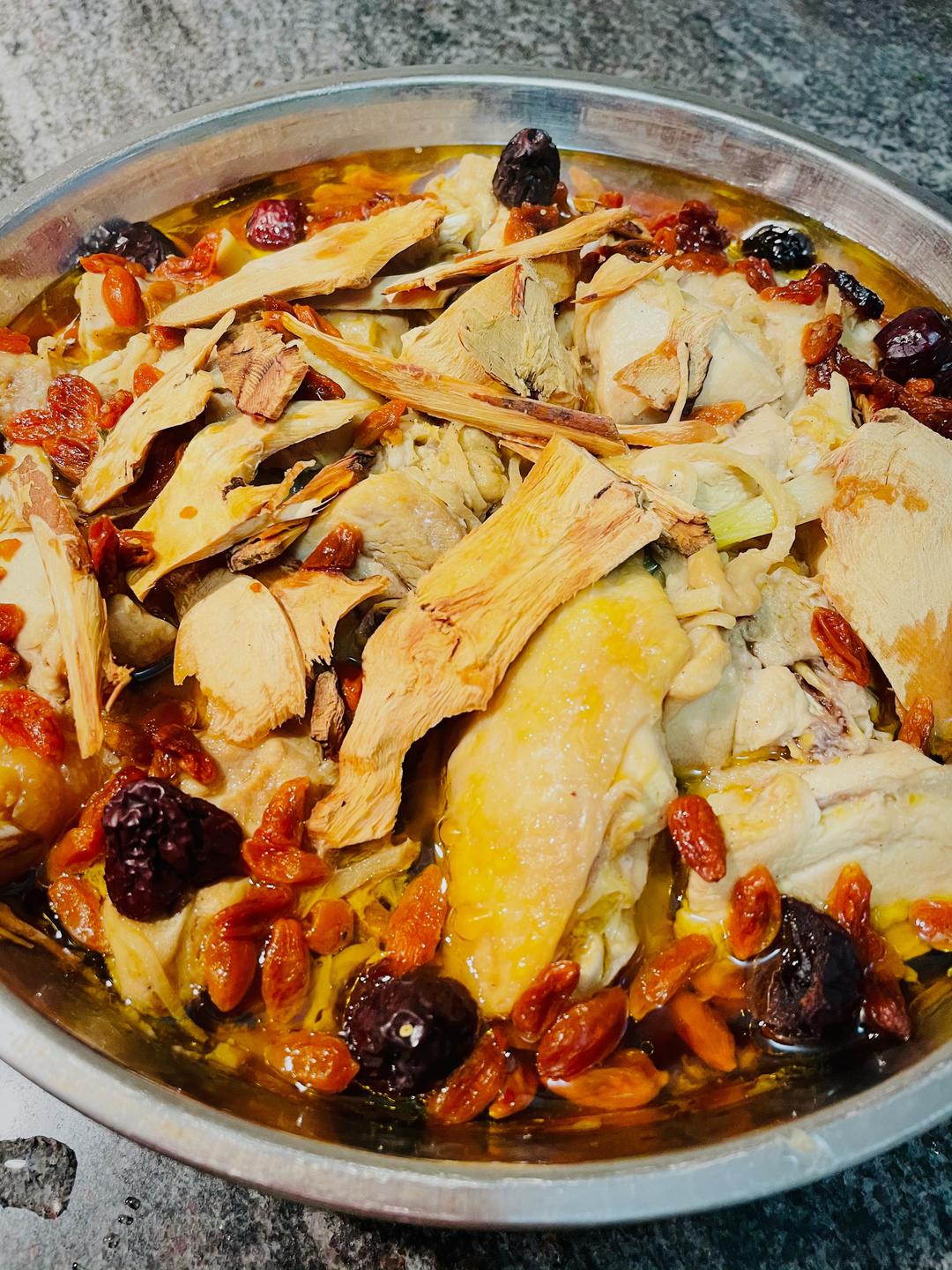 五指毛桃枸杞红枣蒸鸡的做法