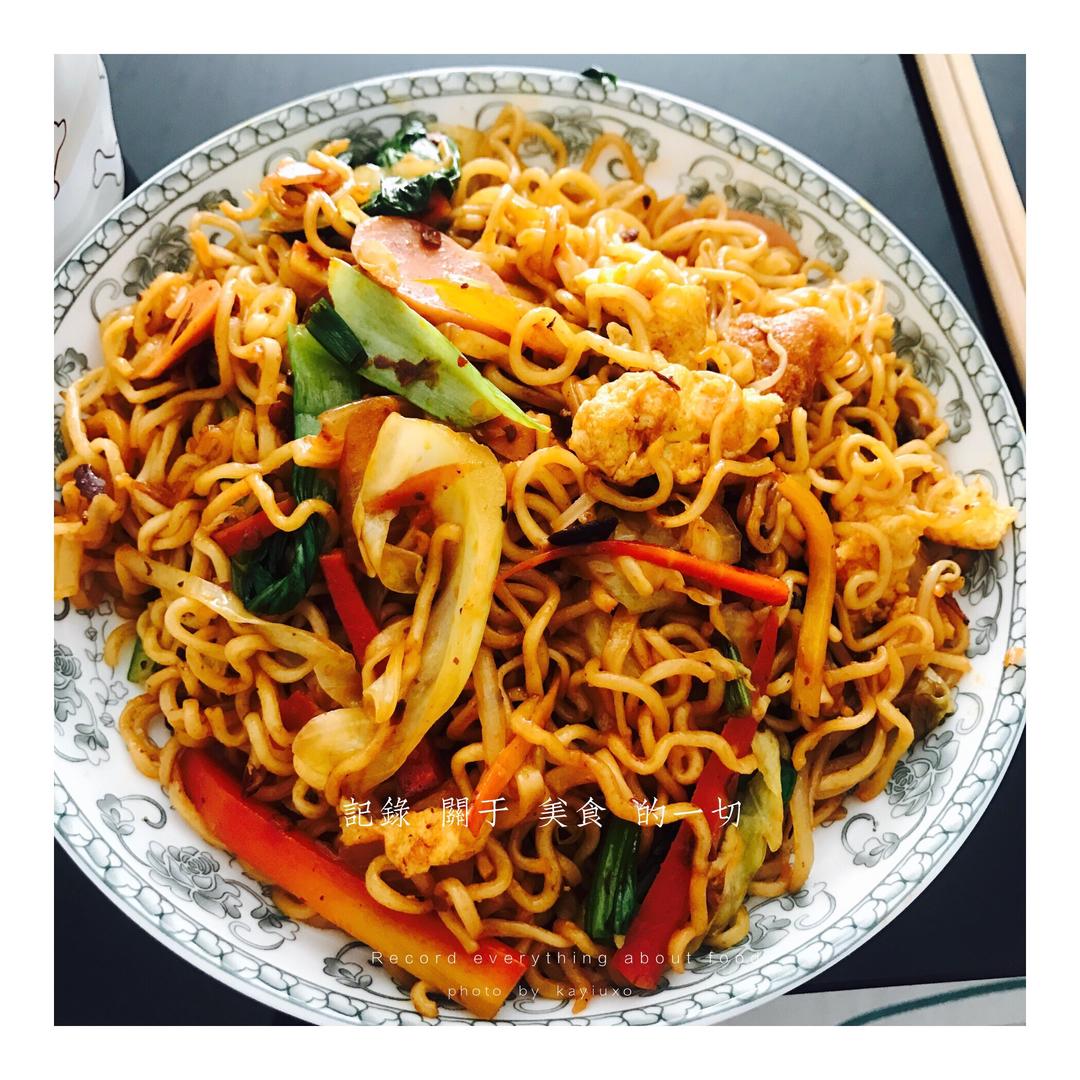 深夜食堂 炒方便面🍜的做法